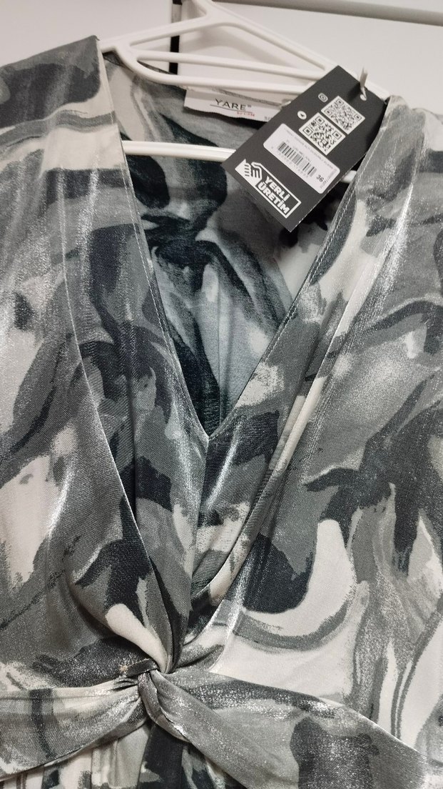 Gri Batik Desenli Dizüstü Kadın Elbise - Görsel 3