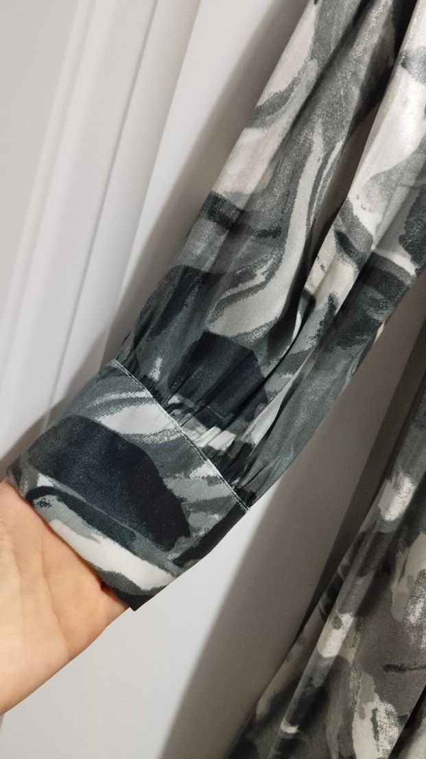 Gri Batik Desenli Dizüstü Kadın Elbise - Görsel 5