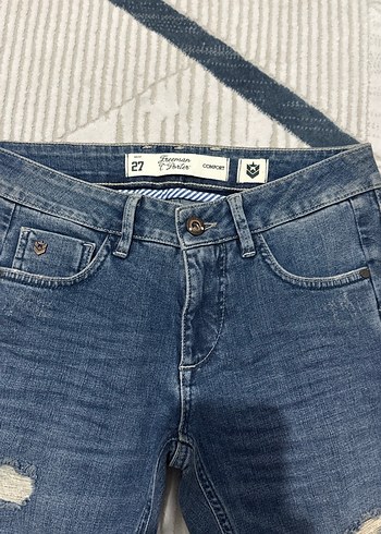 Diğer Yırtık Detaylı Mavi Kadın Denim Pantolon