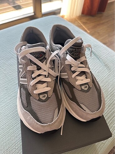 New Balance 990