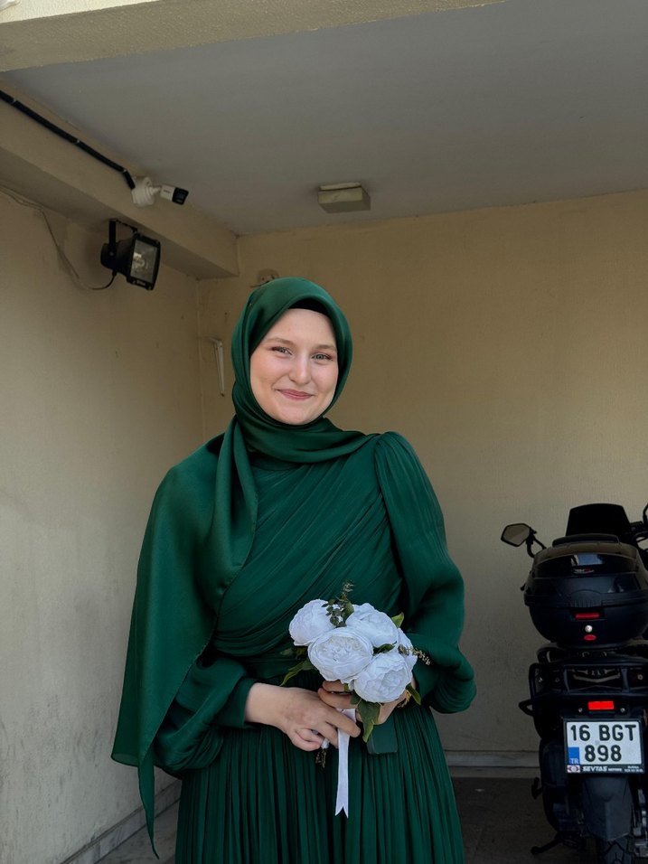 zümrüt Yeşili Tesettür Abiye - Görsel 4