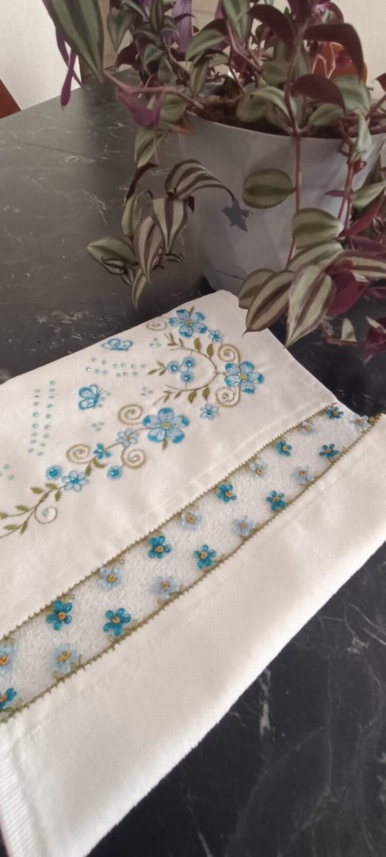 Nakışlı Mavi Havlu - Görsel 3