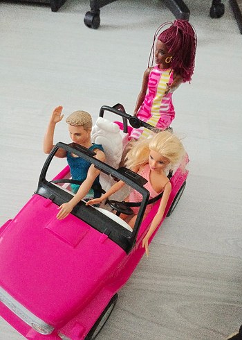 orijinal Barbie Canlı Pembe Oyuncak Araba - Görsel 7