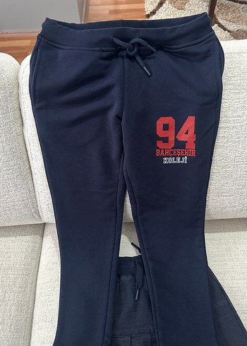 Bahçeşehir kız, 9-10 yaş.Lacivert Baskılı Fermuarlı Eşofman Altı
