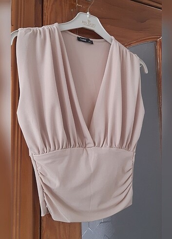 V Yakalı Bej Crop / Örme Bluz 