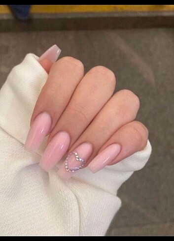 PEMBE TAŞLI KALPLİ TAKMA TIRNAK 