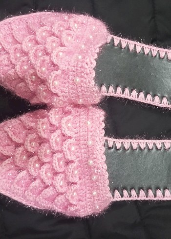 Pembe Örgü İnci Detaylı Kadın Ev Terliği