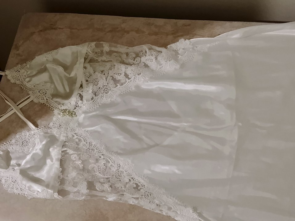 Vintage Nakışlı Beyaz Saten Gecelik - Görsel 2