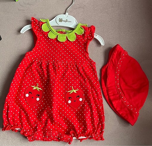 ÇİLEK DESENLİ KIZ BEBEK TULUM