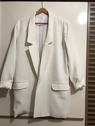 Astarlı beyaz blazer ceket
