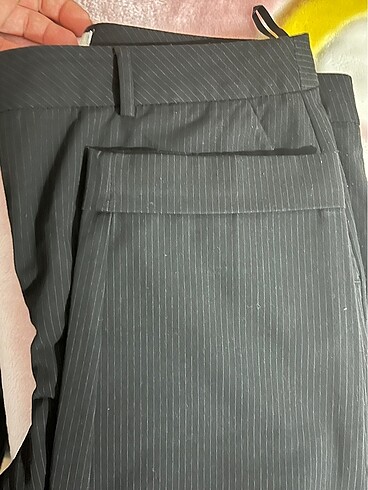 Siyah çizgili pantolon