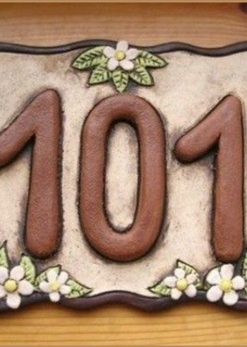 Çiçekli 101 Numaralı Ev Kapı Numarası