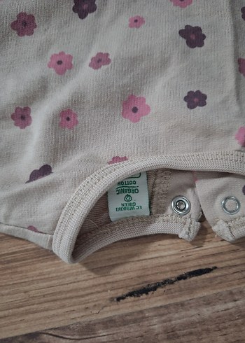 Gri Desenli Düğmeli Bebek Kız Tulumu - Görsel 4