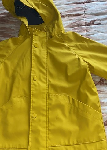 Sarı Düğmeli Erkek Çocuk Yağmurluk - Görsel 4