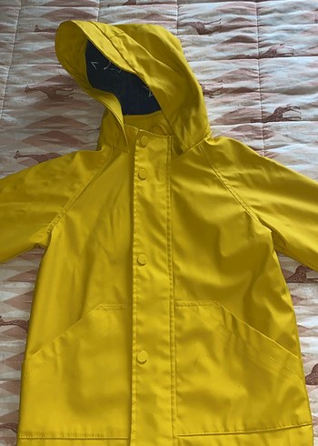 Sarı Düğmeli Erkek Çocuk Yağmurluk - Görsel 2
