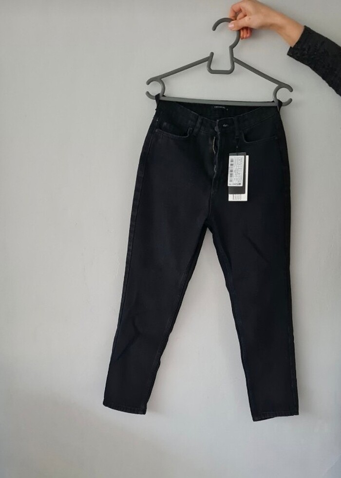TRENDYOLMILLA SİYAH MOM JEANS - Görsel 4