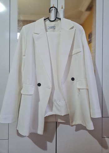 Düğmeli Beyaz Kadın Blazer Ceket Takım - Görsel 2