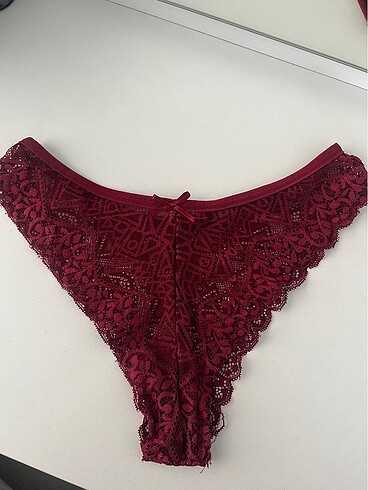 Diğer Kırmızı bralet