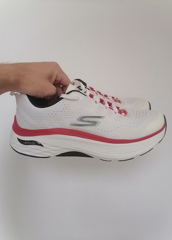 Skechers 42.5