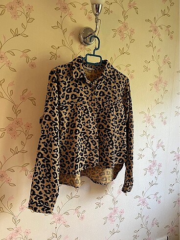 Leoparlı gömlek
