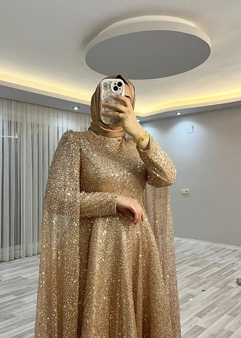 Parlak Altın Renkli Uzun Kollu Abiye Kiralık - Görsel 2