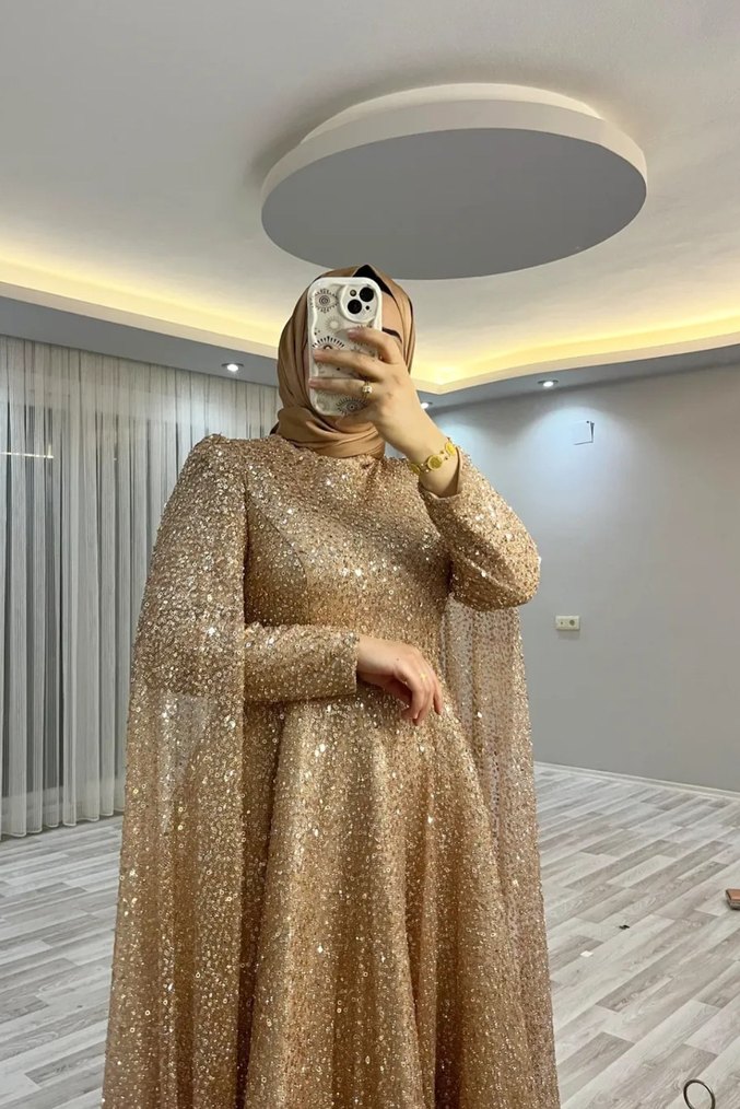 Parlak Altın Renkli Uzun Kollu Abiye Kiralık - Görsel 2