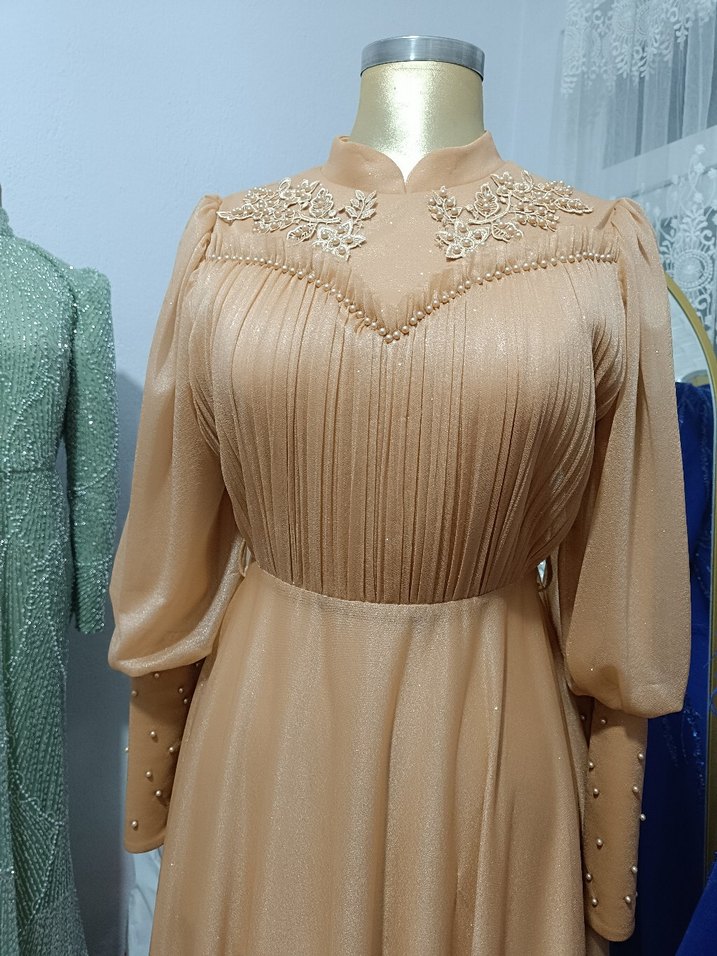 Bej Uzun Kollu İşlemeli Abiye Elbise Satılık - Görsel 2