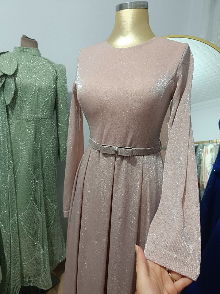 Pembe Uzun Kollu Piliseli Abiye Elbise - Görsel 3