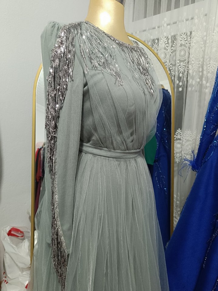 Gri İşlemeli Uzun Kollu Abiye Elbise Satılık - Görsel 4