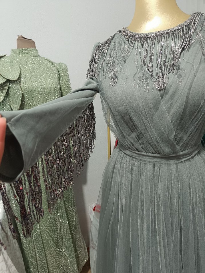 Gri İşlemeli Uzun Kollu Abiye Elbise Satılık - Görsel 3