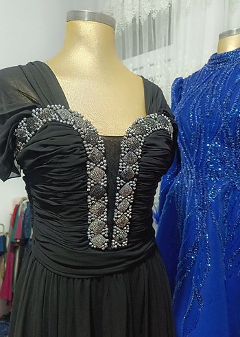 Siyah Straplez Nakışlı Uzun Abiye Elbise Satılıktır - Görsel 3