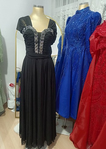 Siyah Straplez Nakışlı Uzun Abiye Elbise Satılıktır - Görsel 2