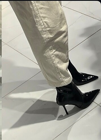 Zara sivri burun topuklu rugan bot