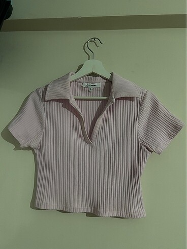 Pembe polo yaka crop tişört