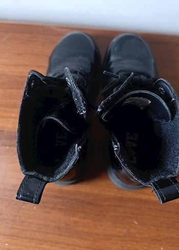 Siyah Rugan Bağcıklı Kadın Bot - Görsel 4