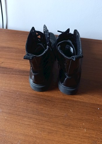 Siyah Rugan Bağcıklı Kadın Bot - Görsel 3