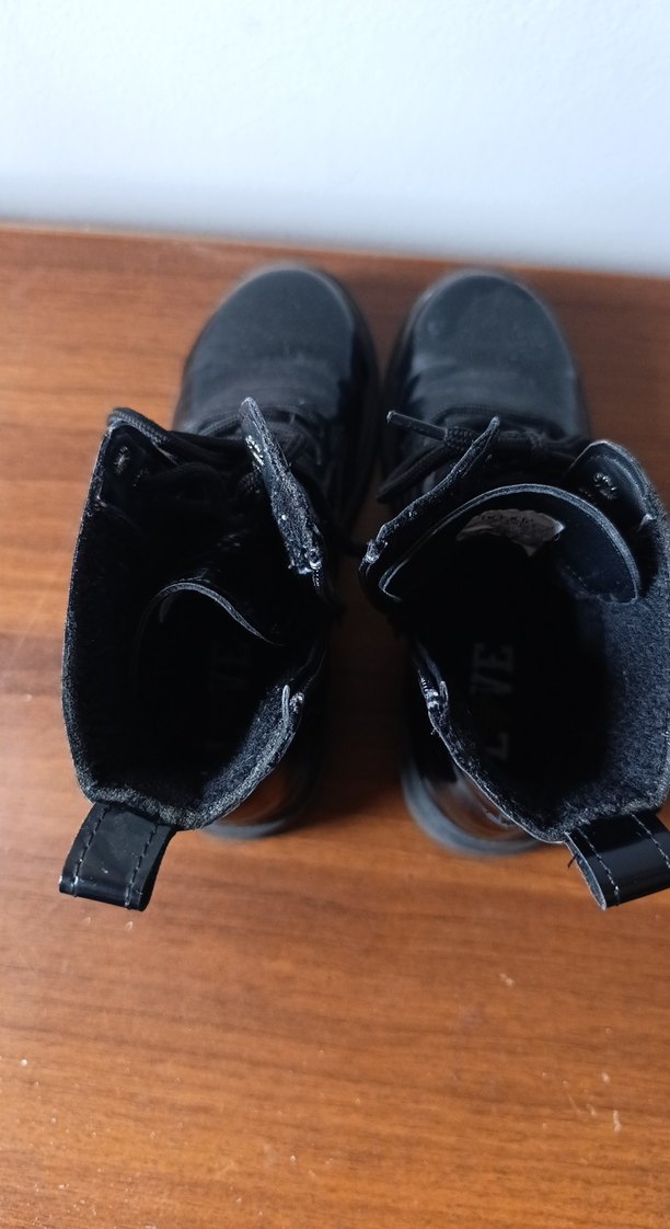 Siyah Rugan Bağcıklı Kadın Bot - Görsel 4