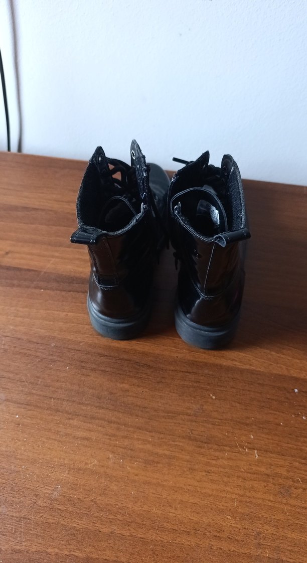 Siyah Rugan Bağcıklı Kadın Bot - Görsel 3