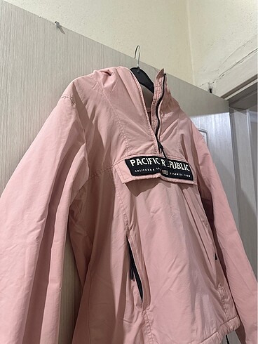 s Beden Pull&Bear kanguru mont