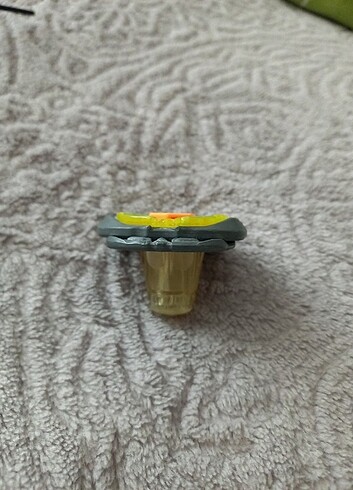 TAKARA TOMY BEYBLADE