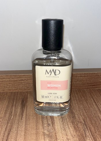 Kadın Parfümü MAD V 102