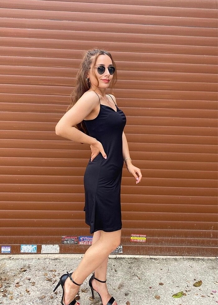 Siyah degaje yaka ip askılı elbise - Görsel 3