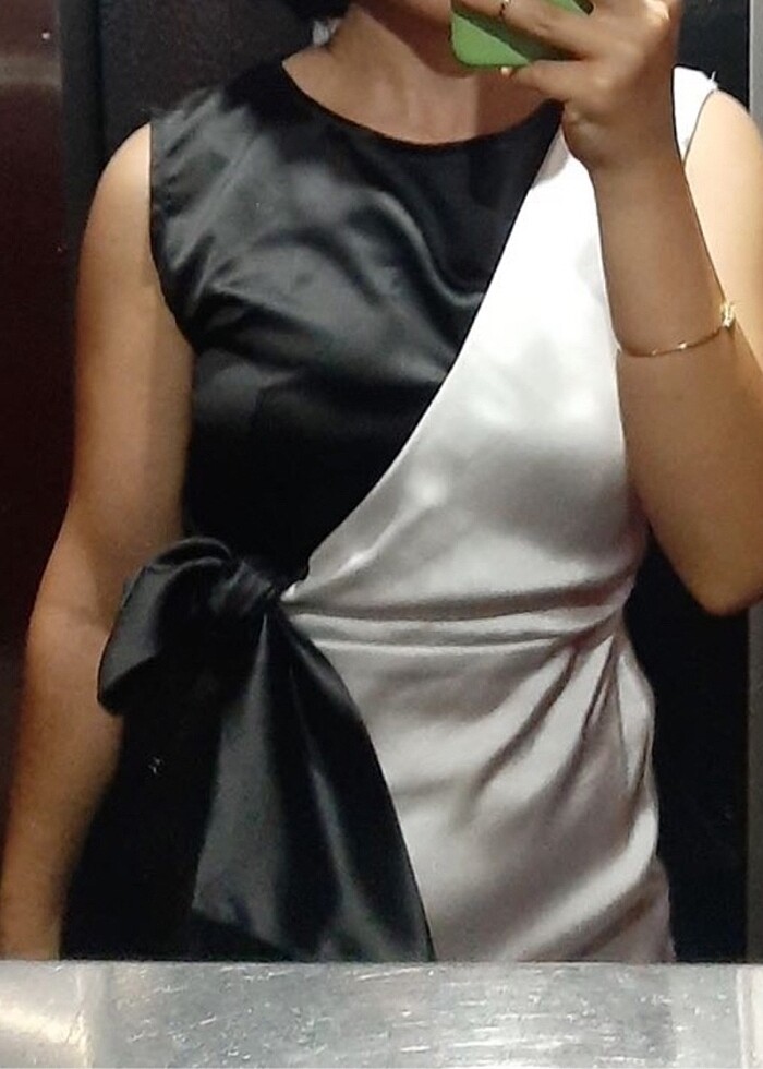 Siyah beyaz saten gece elbisesi - Görsel 4