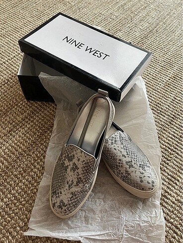 Nine West Sneaker