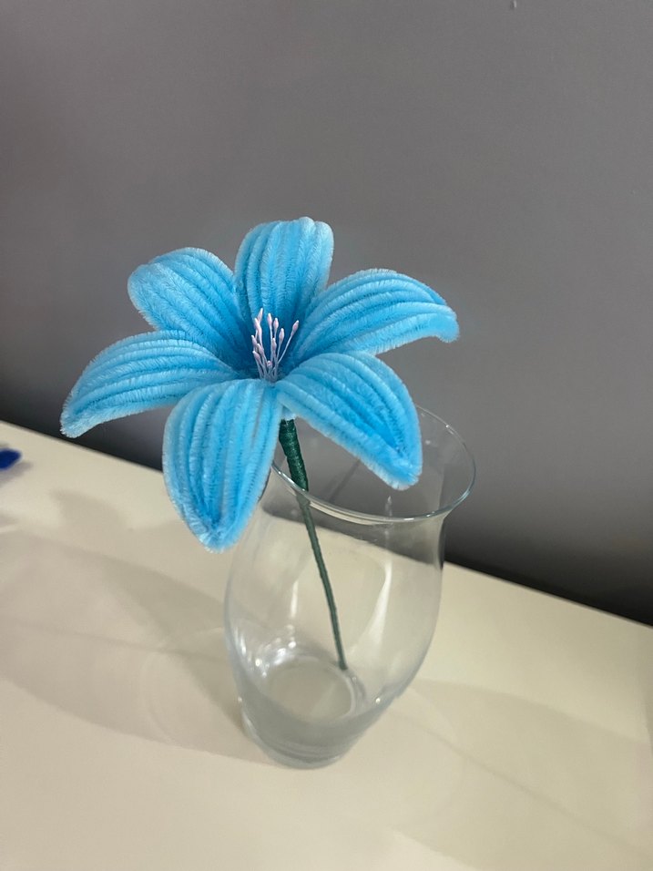 Mavi el yapımı çiçek - Görsel 3
