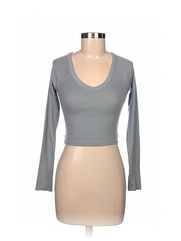 Bershka T-shirt %70 İndirimli.