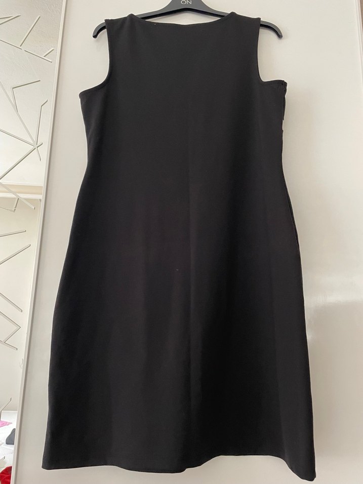 Gri Detaylı Siyah Midi Elbise - Görsel 3