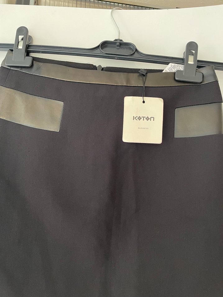 Siyah Mini Etek, Kemer Detaylı, Ofis Stili - Görsel 3