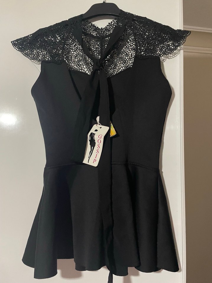 Dantel Detaylı Siyah Kolsuz V Yakalı Bluz - Görsel 2