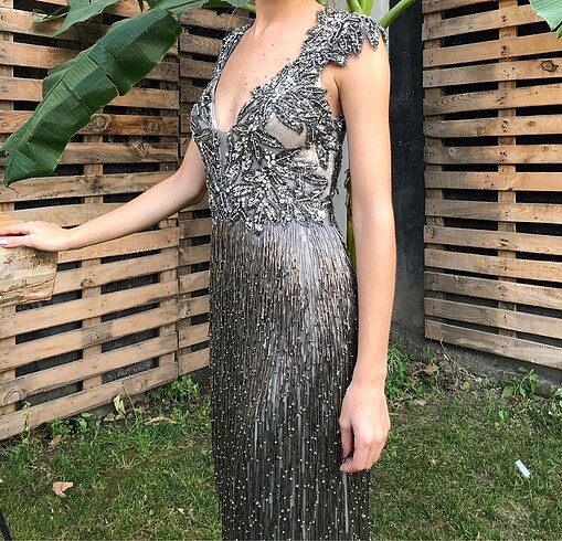 Sırt Dekolteli Boncuklu İthal Elbise - Görsel 6